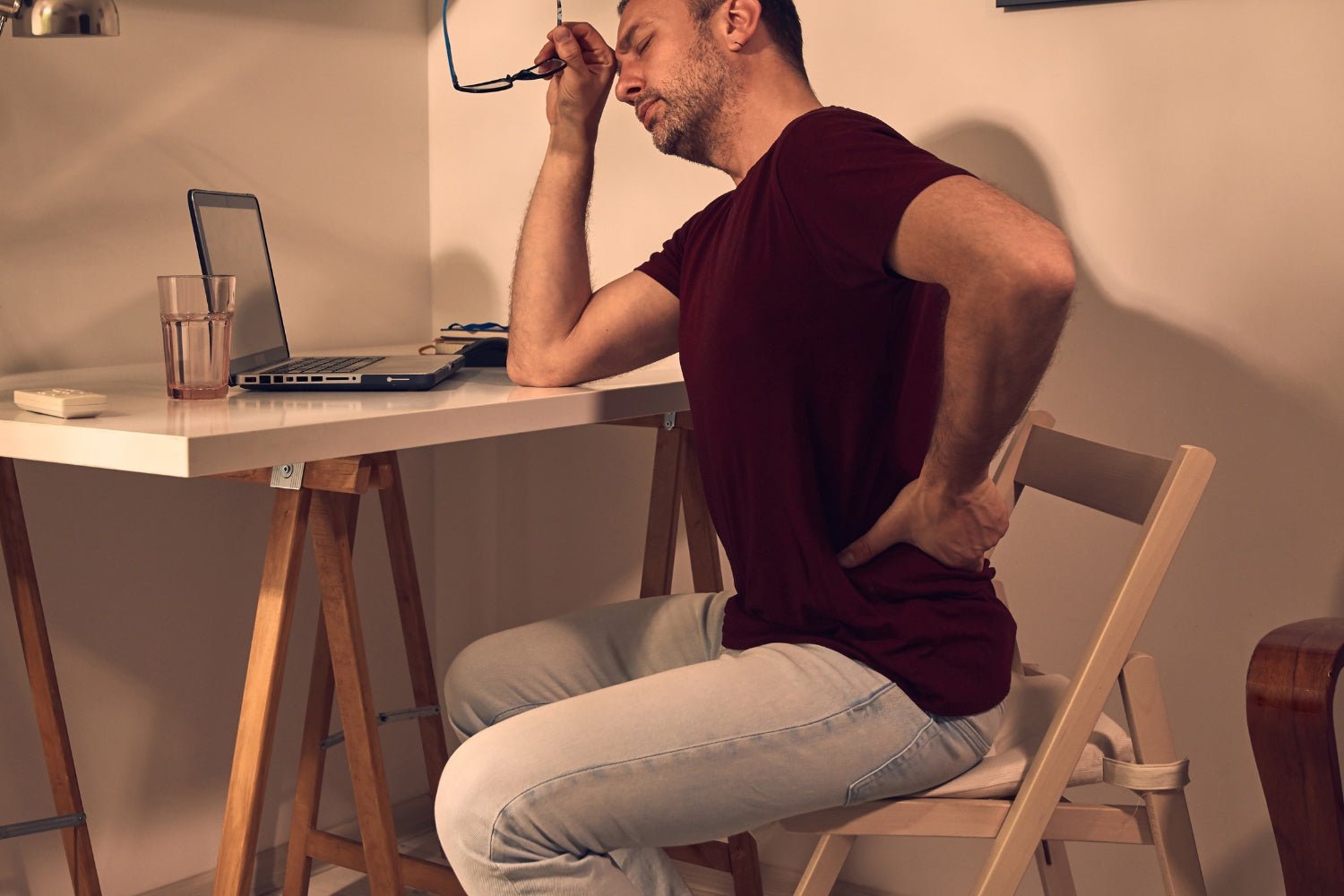 Sciatique : Guide des positions à Éviter (Assis, Dormir, Canapé, Bureau) - Cellsius | L’Orthopédie au service de votre bien-être