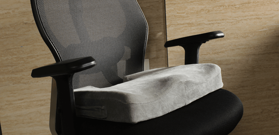 Coussin coccyx : comment s'asseoir sans douleur ? - Cellsius | L’Orthopédie au service de votre bien-être