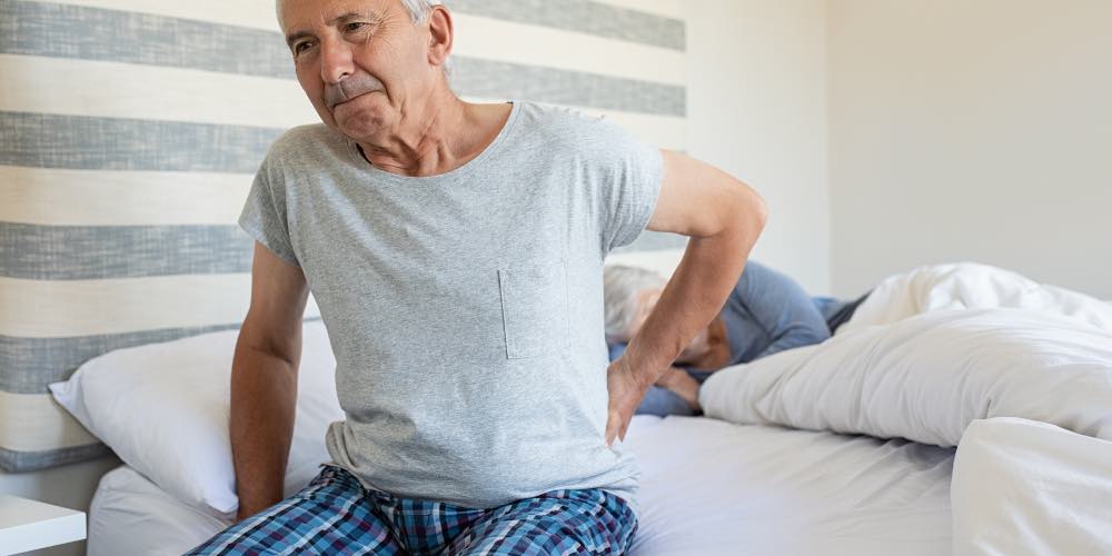 Comment bien dormir avec une prothèse de la hanche ? - Cellsius | L’Orthopédie au service de votre bien-être