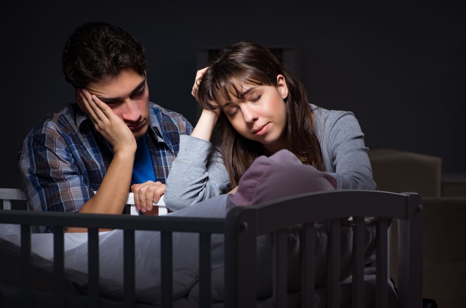 Manque de sommeil avec bébé ? Comment bien dormir quand on est jeunes parents - Cellsius | L’Orthopédie au service de votre bien-être Image