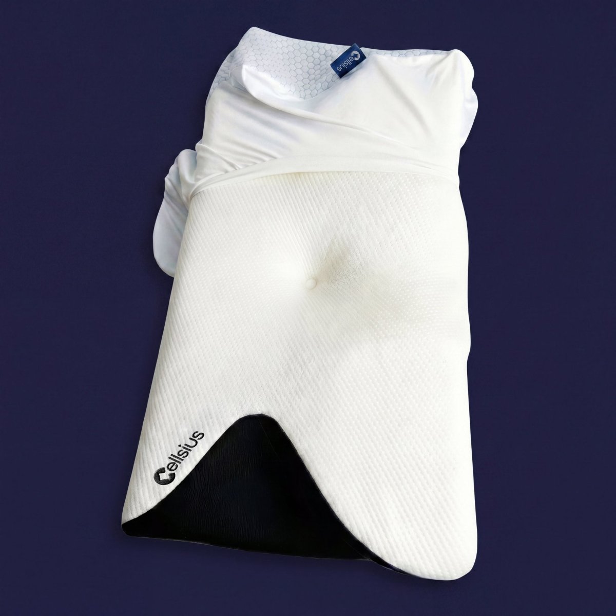 Taie d'oreiller fraîche et pratique (système drap housse) - Pose rapide, nuits fraîches - Cellsius | L’Orthopédie au service de votre bien - être