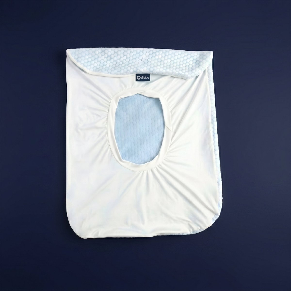 Taie d'oreiller fraîche et pratique (système drap housse) - Pose rapide, nuits fraîches - Cellsius | L’Orthopédie au service de votre bien - être